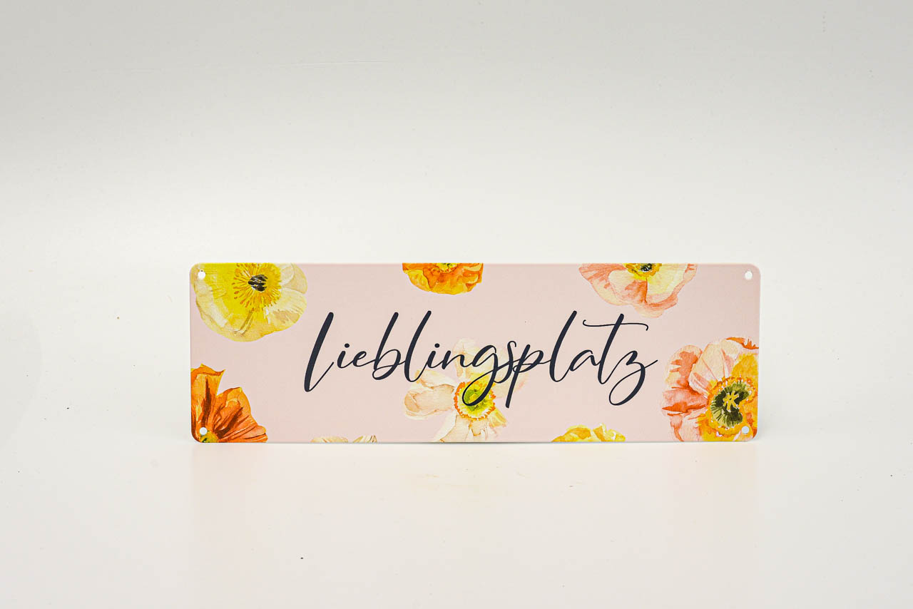Metallschild Rosa mit Blumen und Aufschrift Lieblingsplatz