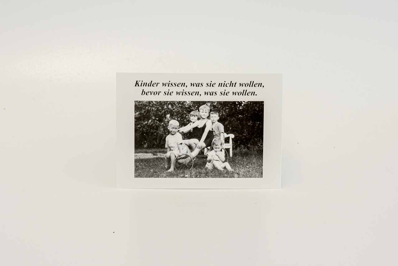 Postkarte schwarz/weiss mit Kindern