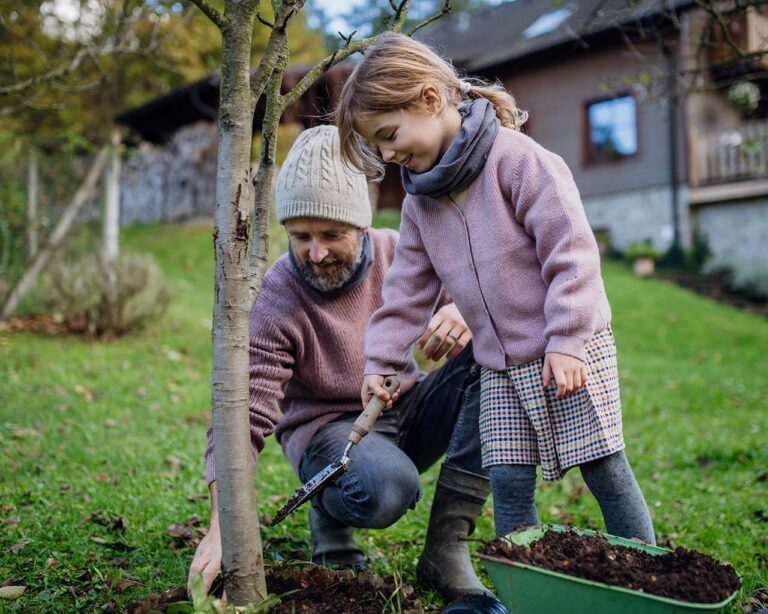 Kinder spielen